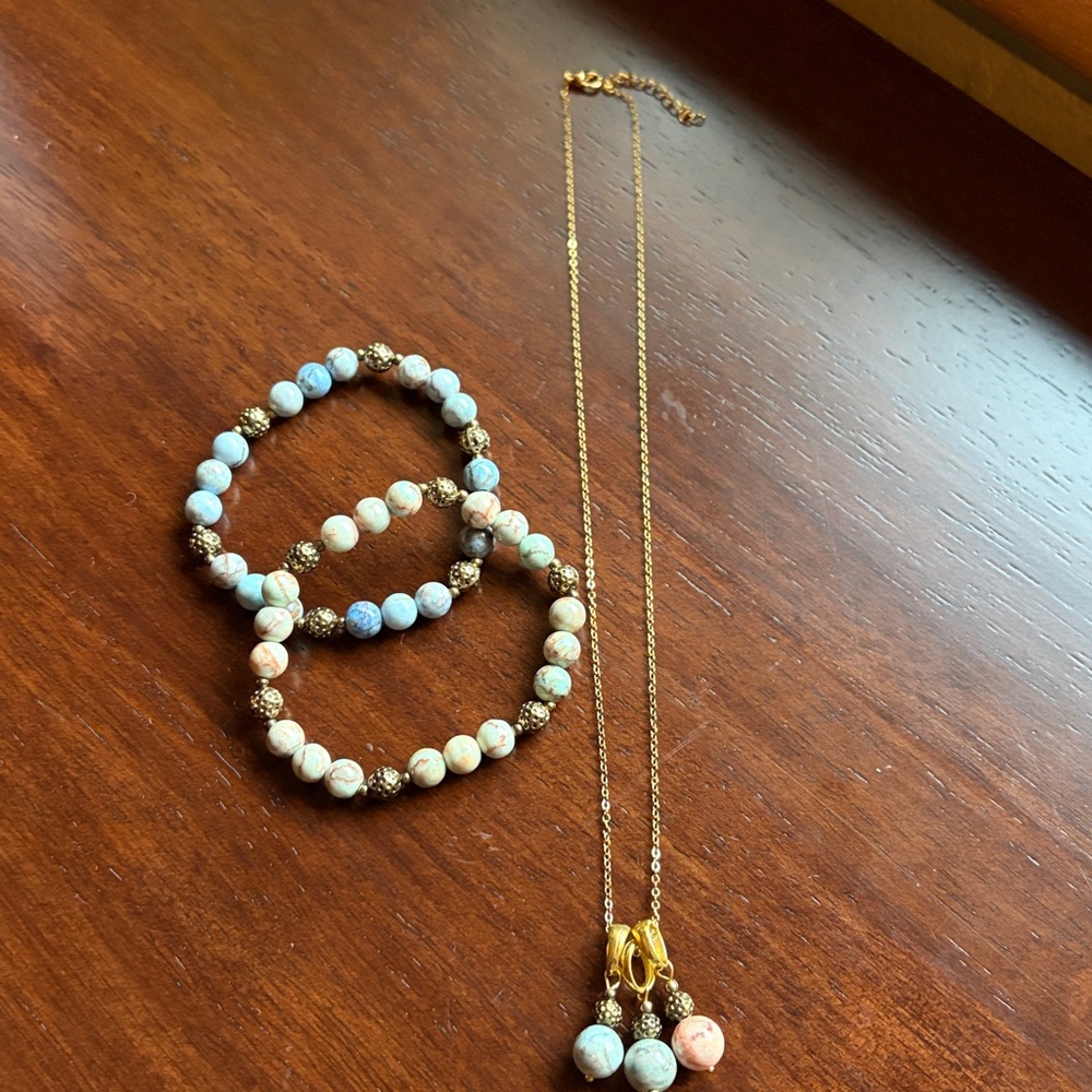 Beautiful Jewelry Set of 2 Beaded Elastic Bracelets + 1 Necklace with 3 Pendants